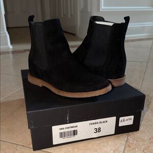 Black Womens Suede Chelsea Boots